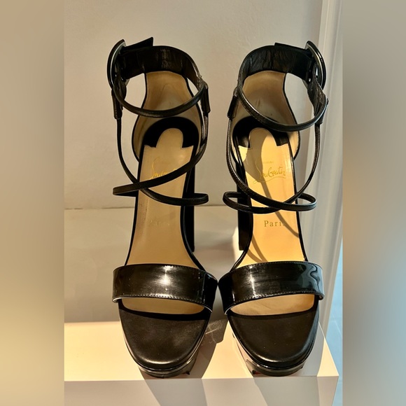 Christian Louboutin, size 9 - Picture 4 of 5